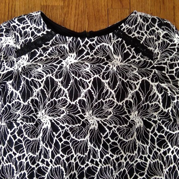 Black and White Graphic Print Dress with Ruffled Bell Sleeves - Size 10 - Picture 1 of 13